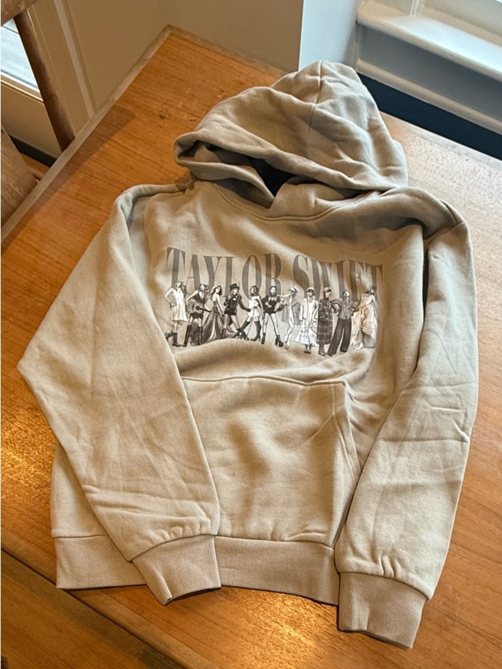 Taylor Swift Sweatshirt NWOT Size M